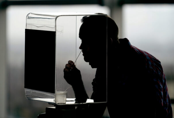 Keményen indulhat az új év – az Omikron-rejtély miatt stresszel a világ és a globális gazdaság