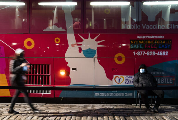 A megnyugtató szavak ideje lejárt – a WHO az oltóanyagok adaptálását javasolja a gyártóknak