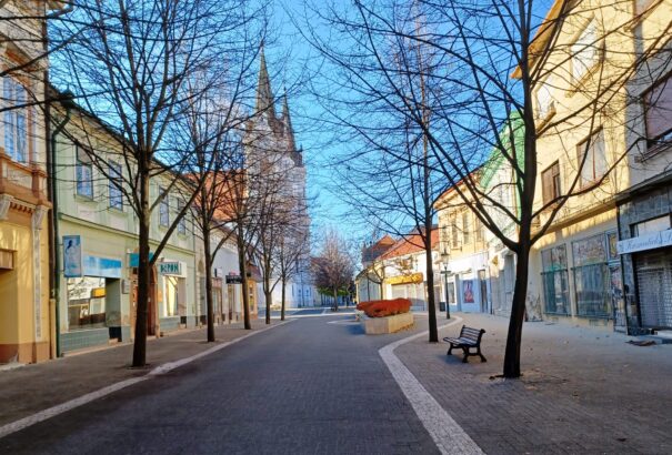 Toronyzenével árad szét Komáromban advent üzenete – Hanganyaggal