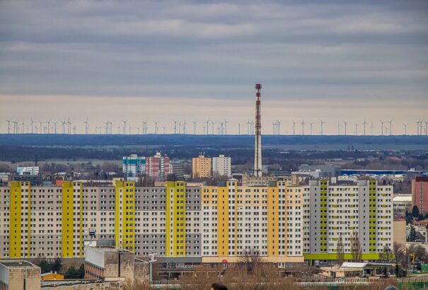 Saját lakásban lakik szinte mindenki az EU keleti felén