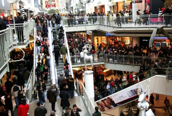 Koronavírus – Pfizer-vezér: valószínűleg évente kell majd ismétlő oltásokat beadatni