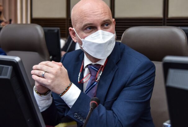 Pénzt kapnak az anyagi szükséghelyzetben levő családok, hogy a gyerek szakkörökre járhasson