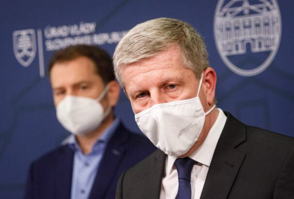 Matovič Lengvarský ománi szilveszterezéséről: Covid alatt ilyet csak egy szociális autista csinál