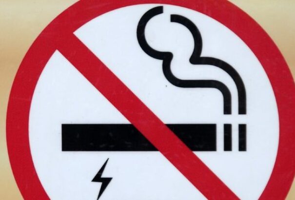 Ebben az országban mostantól betiltják a dohányzást