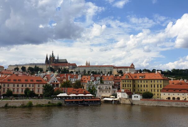 Csehországba készülsz? December 27-től bevezetik a kötelező PCR-tesztelést