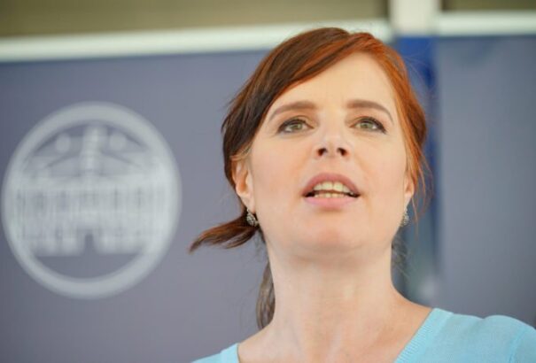 Szenc, Vágsellye, Érsekújvár, Losonc is új autóbuszokat, helyi tömegközlekedést és parkolóhelyeket kap