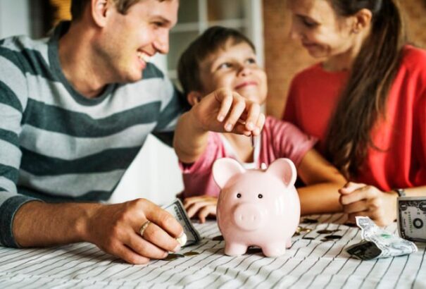 Januártól a gyermekgondozási segély és a családi pótlék is emelkedik