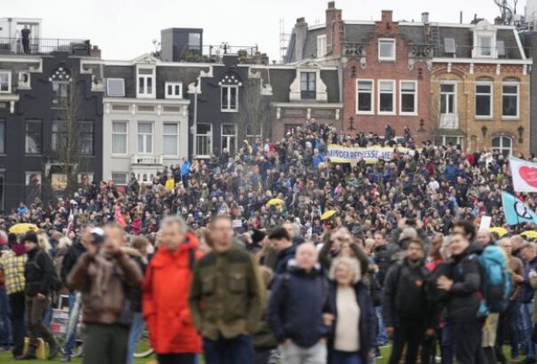 A lezárások ellen tüntettek Amszterdamban