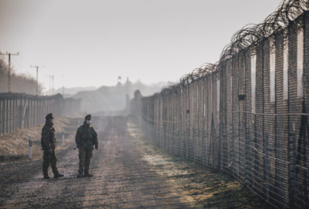 Orbán Viktor: Egyre erőszakosabbak a migránsok, át kell alakítani a határvédelmet