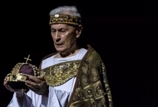 „Minden darabban az áthallást keresem” – Boráros Imre Szent István király szerepében
