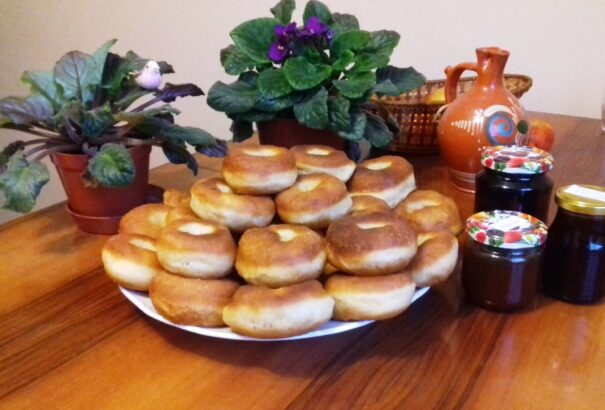 Hogyan is készül a finom szalagos farsangi fánk?