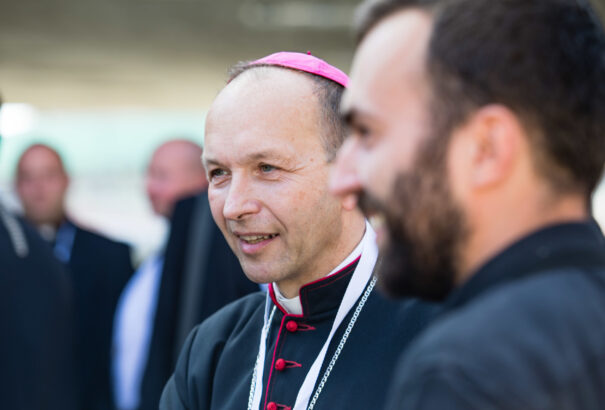 A liberális lap kommentátora: Haľko püspök egy mocskos …, akit igenis sértegetni kell