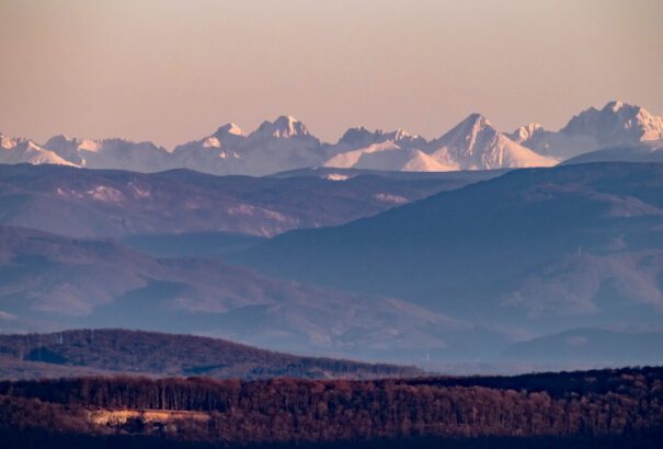 A tiszta idő ajándéka: Ilyen a Magas-Tátra Salgótarjánból fotózva