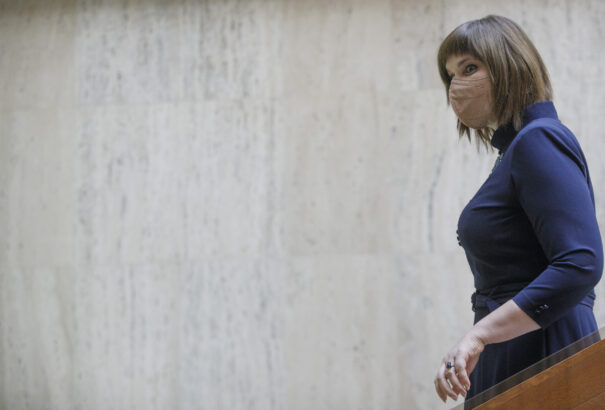 A Za ľudí nem támogatja a szükségállapot meghosszabbítását. „Nem élhetünk korlátozások végtelen ciklusában” – mondják