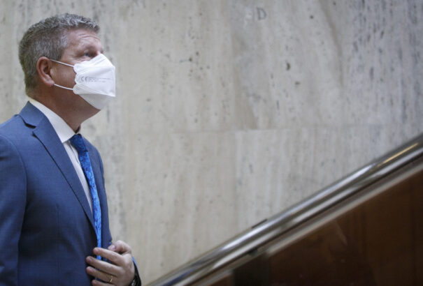 Lengvarský: Az elkövetkezendő hetekben az országban egyidejűleg akár 500 ezer fertőzött is lehet