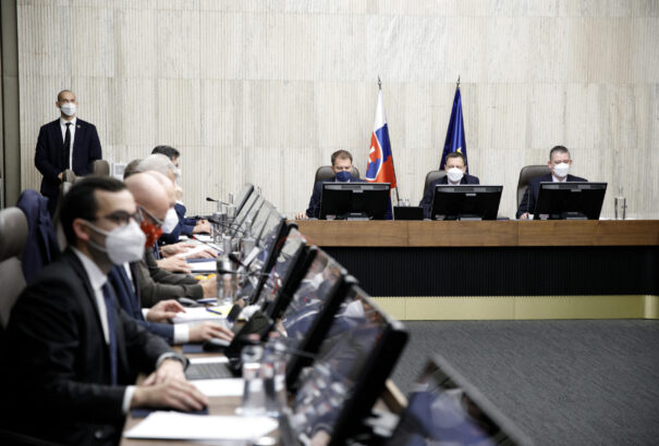 A kormány szerdai ülésén az amerikai-szlovák védelmi megállapodásról is tárgyalnak majd