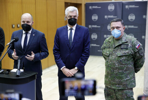 Naď: A legkisebb Ukrajna elleni támadás is több tízezer menekültet jelentene Szlovákia határainál