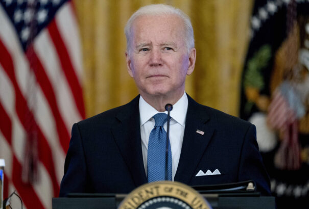 Biden elnök bocsánatot kért a Fox News tudósítójától, miután trágár módon lehülyézte