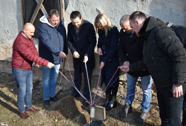 Felújítják az Andrássy-kúriát Gombaszögön – programpartner a nagyhírű magyarországi Szilvásvárad