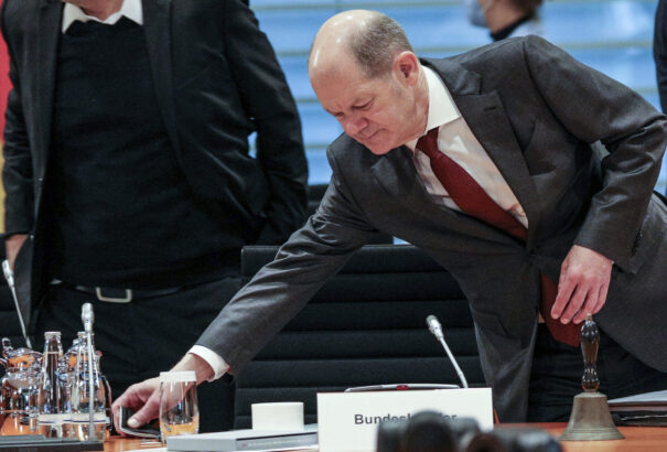Scholz elvenné a Zöldektők a német-orosz külkapcsolatok irányítását