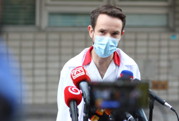 Sabaka: Az omikron kicsúcsosodása egy hónapot fog igénybe venni. A tavasz és a nyár már kedvező lesz