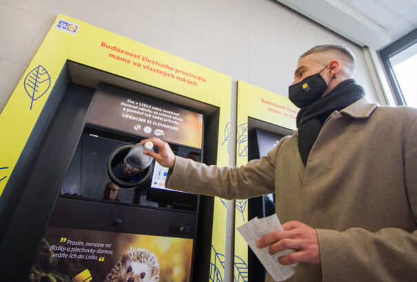 Január 1-jétől indul a PET-palackok és üdítősdobozok visszaváltása. Mire kell figyelni?