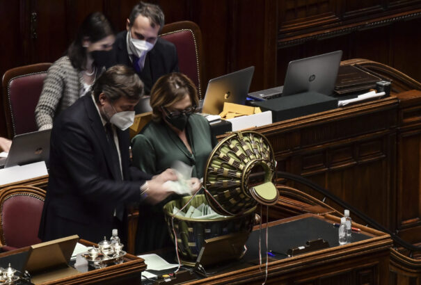 Az olasz elnökválasztás hatodik, szintén eredménytelen fordulója végén végre megszületett az elnökjelölt neve