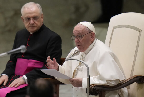 Ferenc pápa kritikával illette azokat az embereket, akiknek gyerek helyett kutyájuk vagy macskájuk van