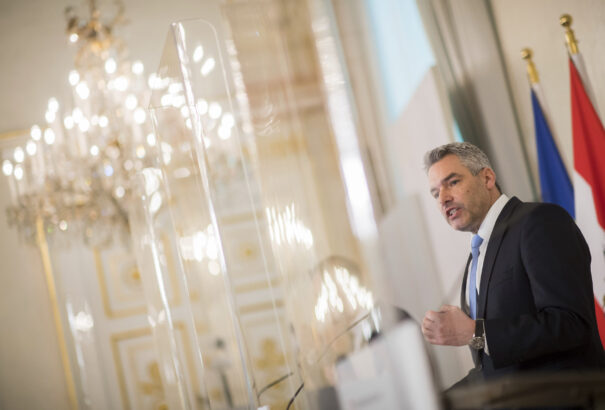 Ausztriában hétfőn véget ér a lockdown az oltatlanok számára