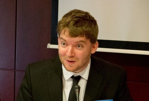 Ravasz Ábel (SaS) törvénysértéssel kezdte a választási kampányt