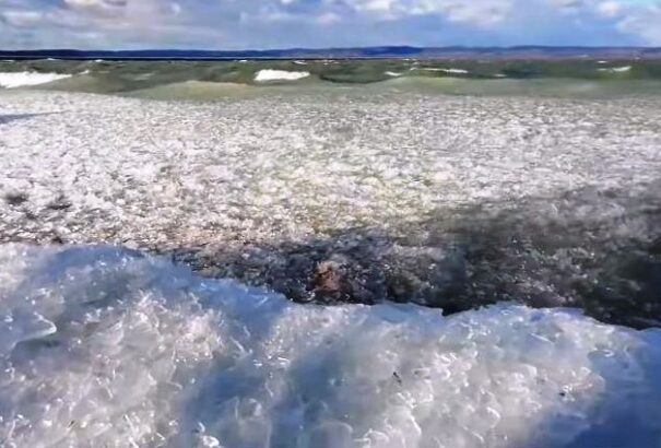 Összezúzta a Balaton jegét a hidegfront – videó