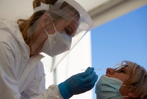 Koronavírus Szlovákiában: szerdán 357 PCR-teszt lett pozitív, újabb 5 beteg elhunyt