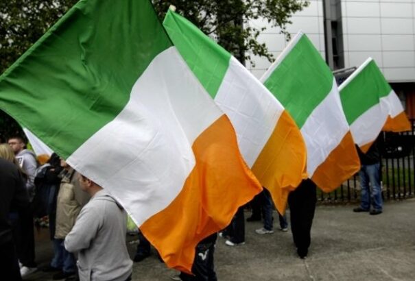 Írországban csaknem az összes járványellenes korlátozást feloldják