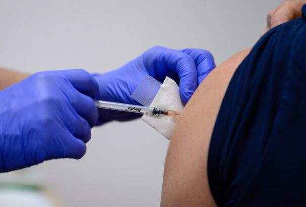 Koronavírus: A Pfizer/BioNTech kifejlesztette az omikron elleni vakcinát