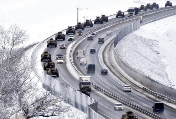 Megérkezett Ukrajnába az amerikai fegyversegély első szállítmánya