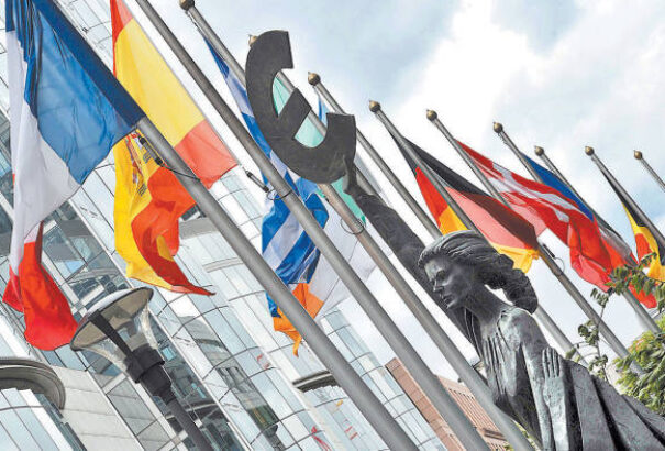 Ki kéne verni végre a fejekből az olyan érveket, amelyek azért adnak igazat a Nyugatnak, mert jobban élnek…