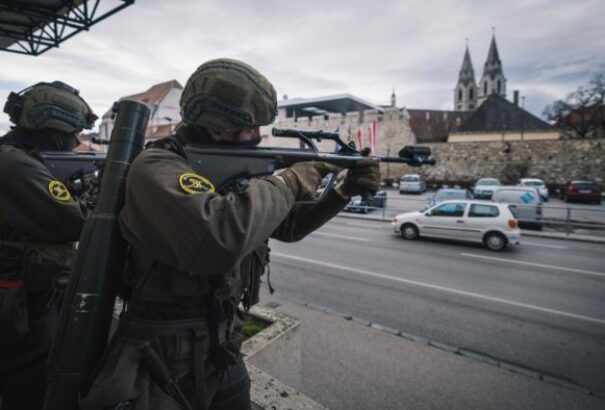 A városi harcászatot gyakorolta az osztrák hadsereg – Bécsújhely kellős közepén