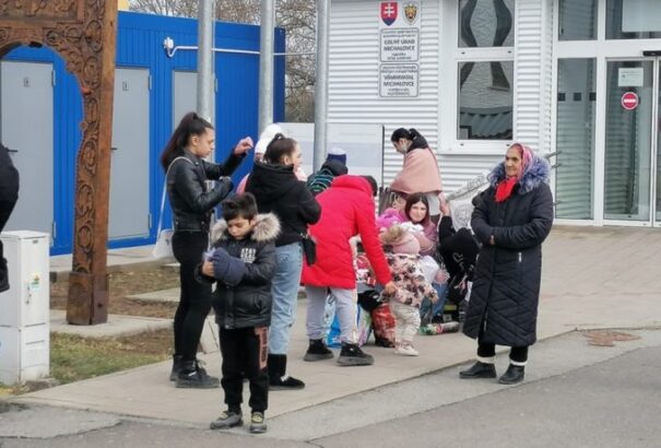 Főleg nők és gyerekek kelnek át a szlovák-ukrán határon