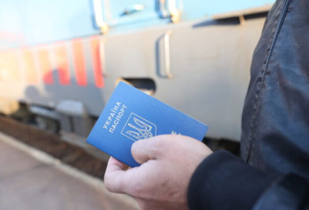 Orosz-ukrán háború: Sok kárpátaljai gyalogosan kel át a magyar-ukrán határon