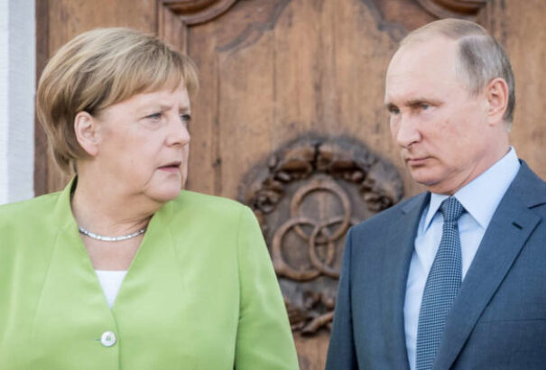 Merkel is megszólalt: Meg kell állítani Putyint