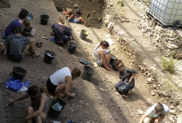 Meglepő felfedezést hoztak a Mandrin-barlangban talált fogak az emberi evolúcióban
