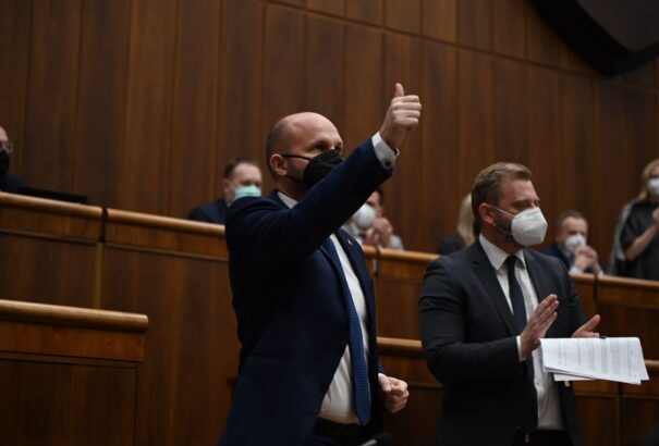 Naď nem zárta ki, hogy lemondott volna, ha nem megy át a DCA-szerződés