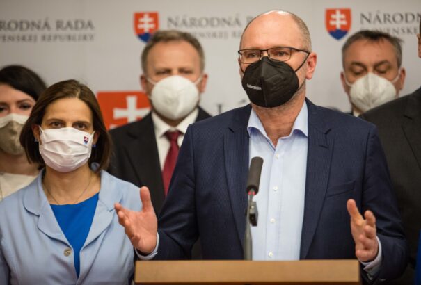 Kiakadtak a liberálisok, Sulík szerint a Sme rodina olyan felesleges a koalícióban, mint egy „daganat a nyakon…”