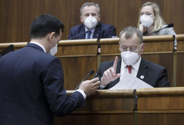 DCA-szerződés: Véget ért a cirkusz mára, Kollár lezárta a parlamenti vitát