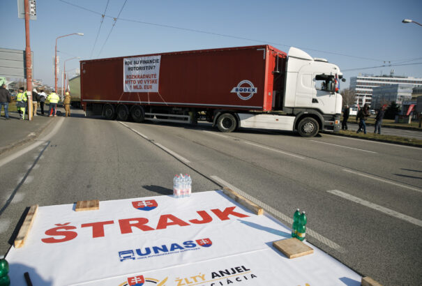 Kedd estétől rajtol fuvarozósztrájk, több határátkelő is blokád alá kerül