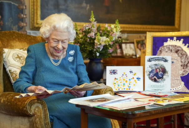 Utódlásáról is szólt II. Erzsébet platinajubileumi üzenetében