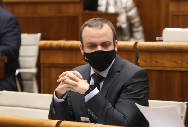 Egyházak leválasztása: Sem a pártok, sem az egyházak nem kérnek a liberálisok kezdeményezéséből