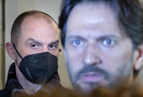 Bödör Kaliňákkal jelent meg a bíróságon