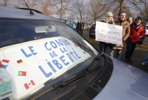 Bécsben is betiltották a kötelező oltás elleni „szabadságkonvojt”