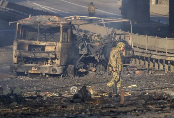 Esti helyzetkép: az orosz cél Kijev elfoglalása, Berlin engedélyezte fegyverei szállítását Ukrajnába